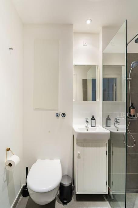 Cozy Apartment In Christianshavn W Two Balconies. 코펜하겐 외부 사진