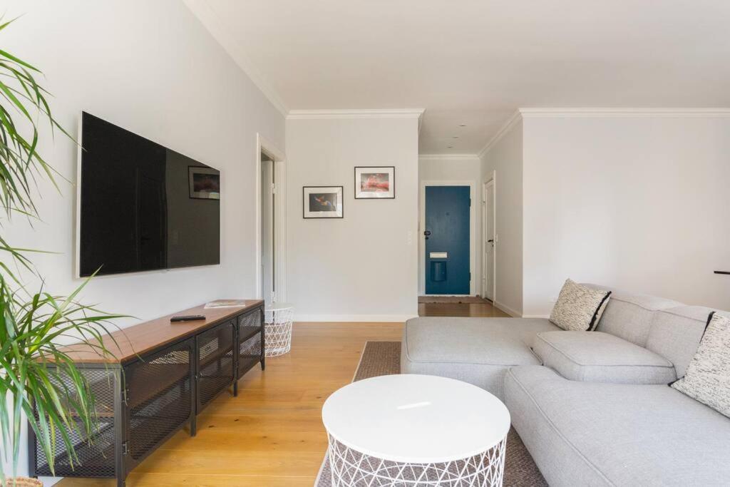 Cozy Apartment In Christianshavn W Two Balconies. 코펜하겐 외부 사진