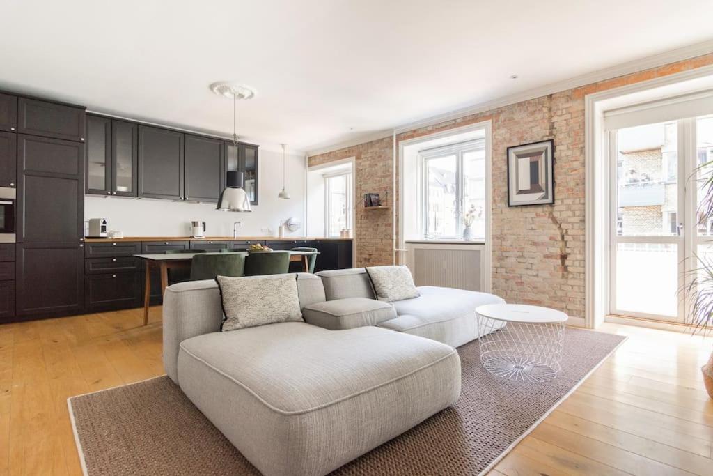 Cozy Apartment In Christianshavn W Two Balconies. 코펜하겐 외부 사진