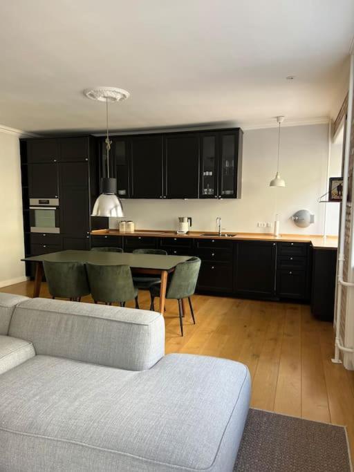 Cozy Apartment In Christianshavn W Two Balconies. 코펜하겐 외부 사진