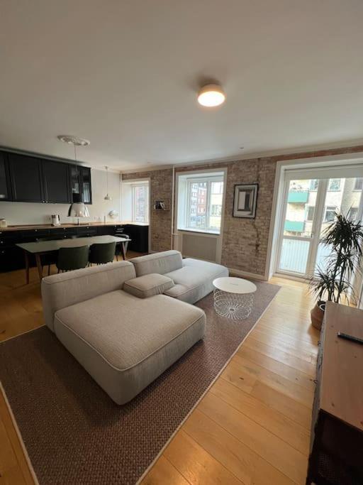 Cozy Apartment In Christianshavn W Two Balconies. 코펜하겐 외부 사진