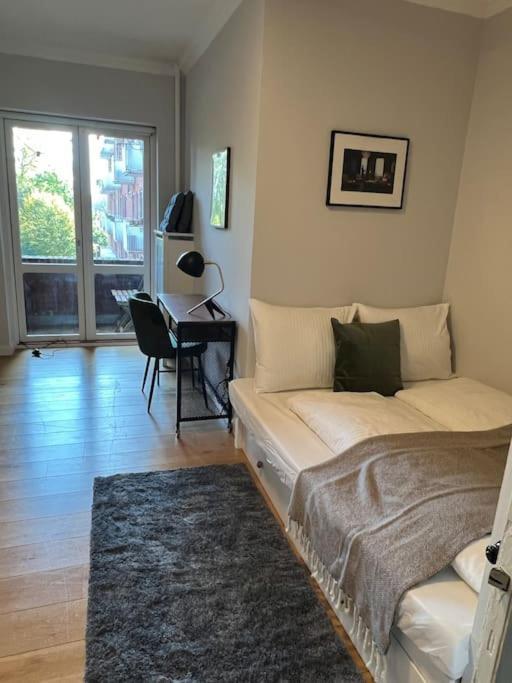Cozy Apartment In Christianshavn W Two Balconies. 코펜하겐 외부 사진